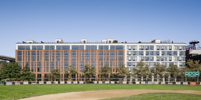 372 9th St in Jersey City, NJ - Building Photo - Building Photo