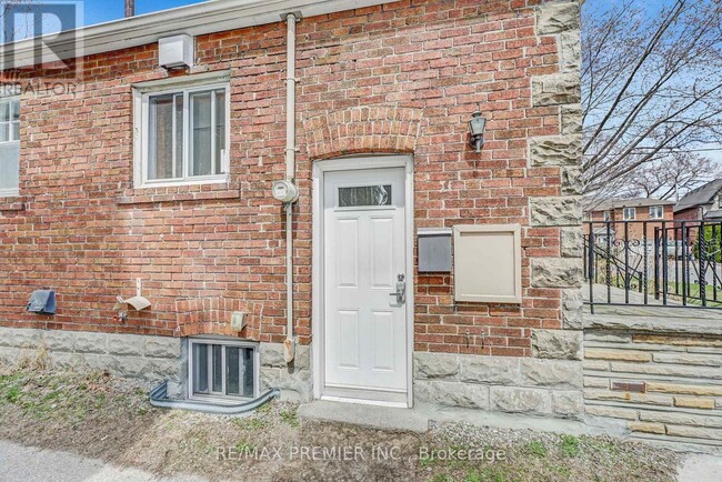 20 Airley Crescent in Toronto, ON - Building Photo - Building Photo