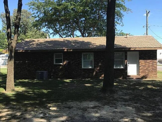 1617 W Washington Ave in Jonesboro, AR - Building Photo - Building Photo