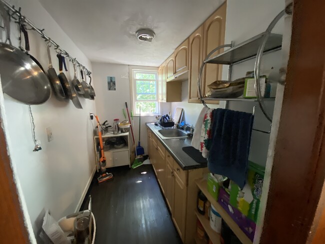 213 Cedar St in Somerville, MA - Foto de edificio - Building Photo