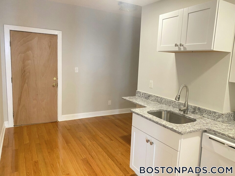 38 Hemenway St in Boston, MA - Building Photo