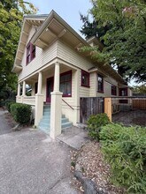 7824 SE 11th Ave in Portland, OR - Building Photo - Building Photo