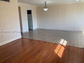 2690 SW 22nd Ave in Miami, FL - Foto de edificio - Building Photo