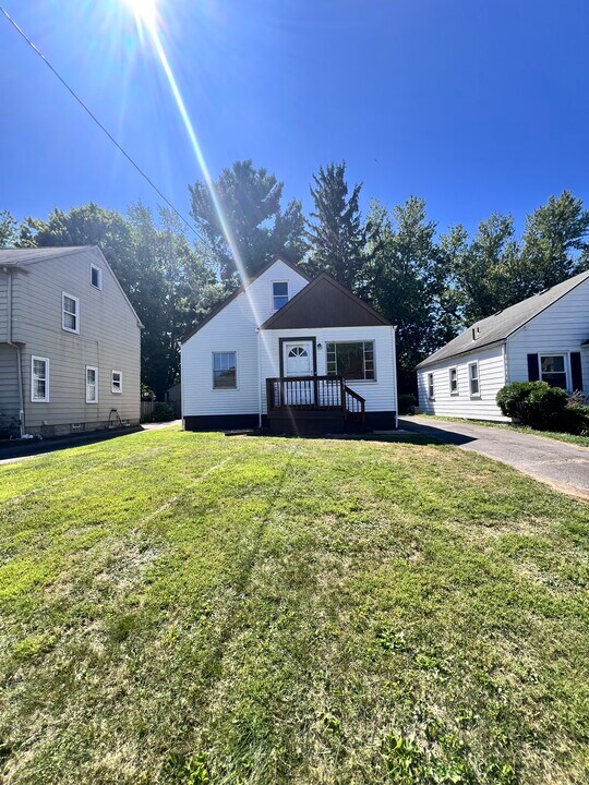 151 Clifton Dr in Youngstown, OH - Building Photo