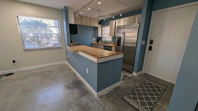 5039 Village Gardens Dr in Sarasota, FL - Building Photo - Building Photo