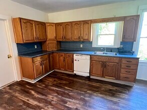 986 S East St in Amherst, MA - Building Photo - Building Photo
