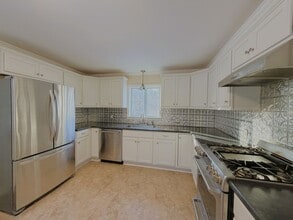 790 Pecks Rd in Pittsfield, MA - Building Photo - Building Photo