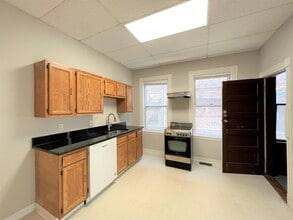 12 Pleasant St, Unit 1 in Cambridge, MA - Building Photo - Building Photo