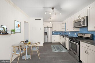 4100 Cathedral Ave NW in Washington, DC - Building Photo - Building Photo