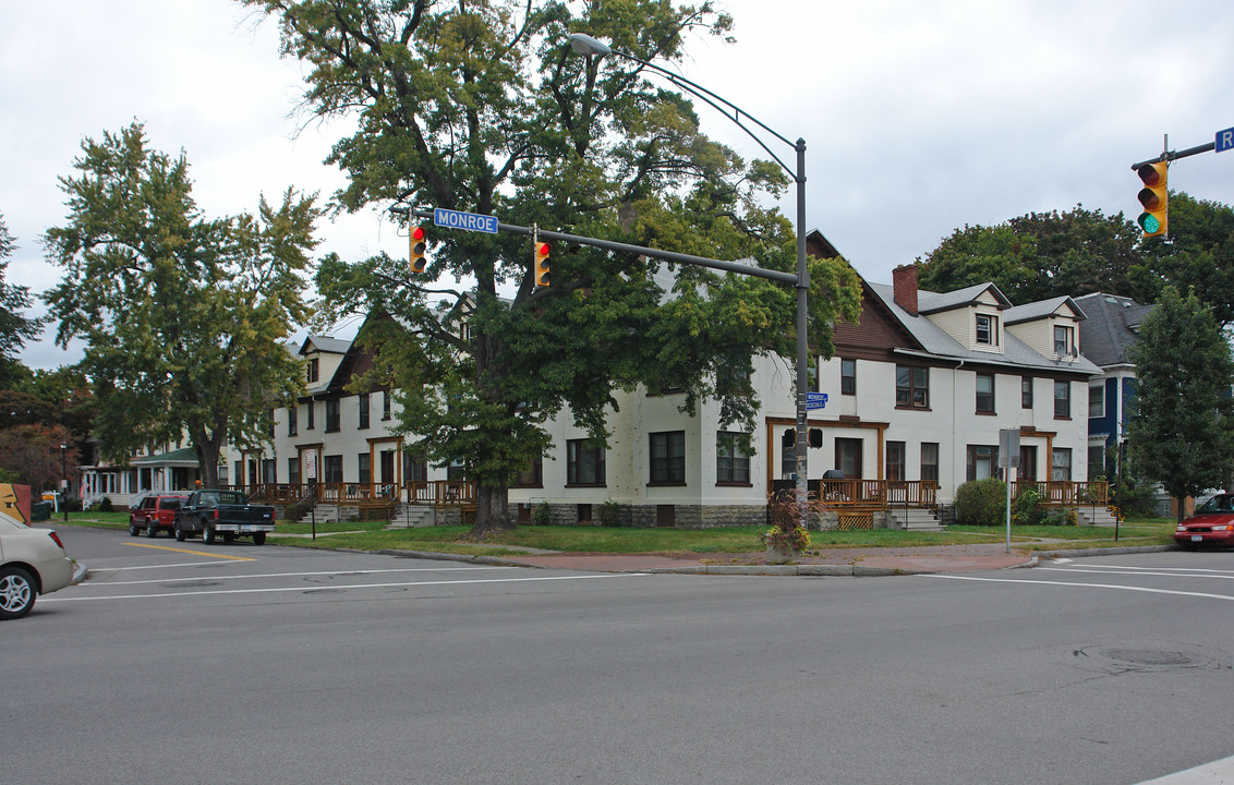 1024 Monroe Ave in Rochester, NY - Building Photo