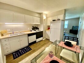 Eagle Pines in Tallahassee, FL - Building Photo