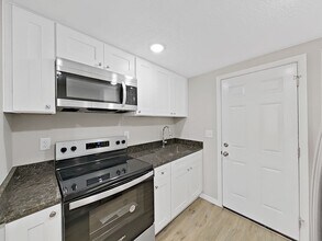 10404 Hershey Rd in Thonotosassa, FL - Building Photo - Building Photo