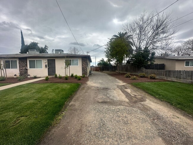 424 S Walnut Ave in Ripon, CA - Building Photo - Building Photo