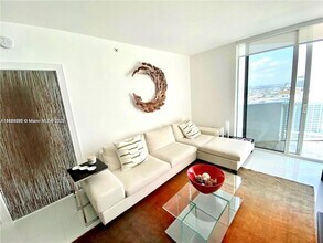6365 Collins Ave, Unit 3010 in Miami Beach, FL - Building Photo - Building Photo