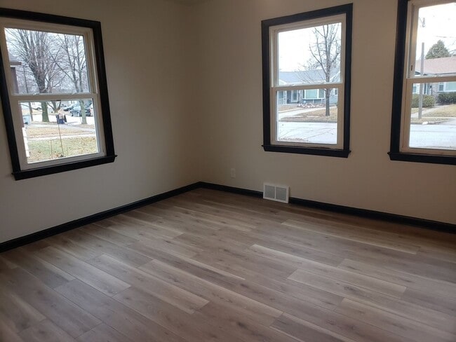 2237 W Rohr Ave in Milwaukee, WI - Building Photo - Building Photo