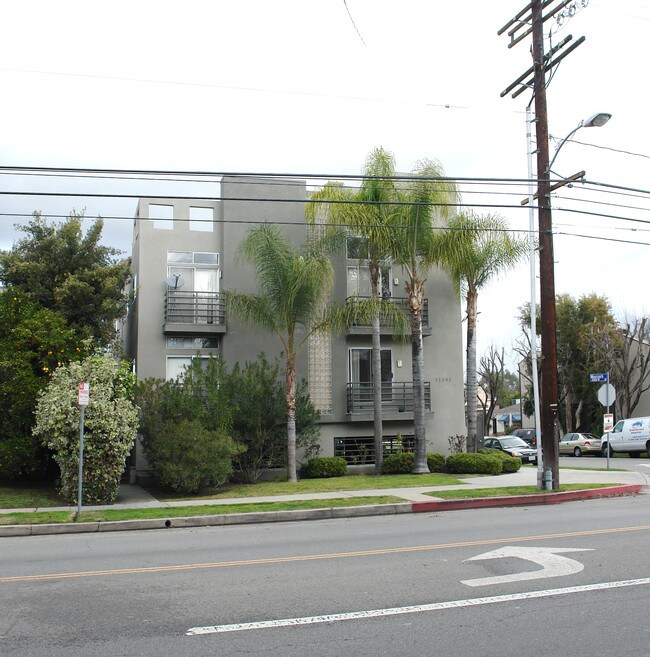 12303 Moorpark St in Studio City, CA - Building Photo - Building Photo