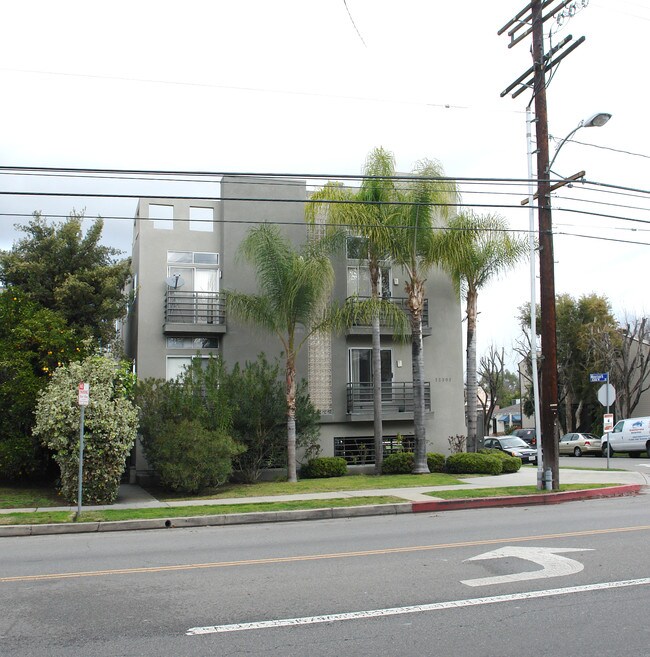 12303 Moorpark St in Studio City, CA - Foto de edificio - Building Photo