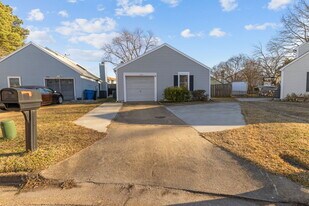 1012 Danbury Cir in Virginia Beach, VA - Building Photo