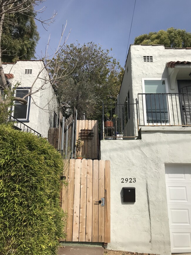 2923 Bellevue Ave, Unit Debbie Hiatt in Los Angeles, CA - Building Photo - Building Photo