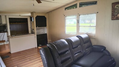 607 E Runnels St in Nashville, AK - Foto de edificio - Building Photo