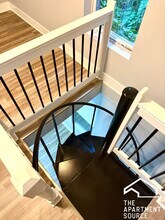 942 N Elston Ave, Unit 2R in Chicago, IL - Foto de edificio - Building Photo