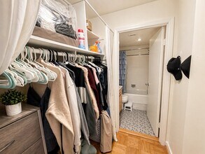 4465 MacArthur Blvd NW, Unit 111 in Washington, DC - Foto de edificio - Building Photo