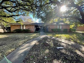 120 Shadybrook Dr in Desoto, TX - Building Photo