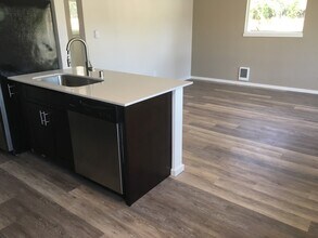 8516 Washington Blvd SW in Lakewood, WA - Building Photo - Building Photo