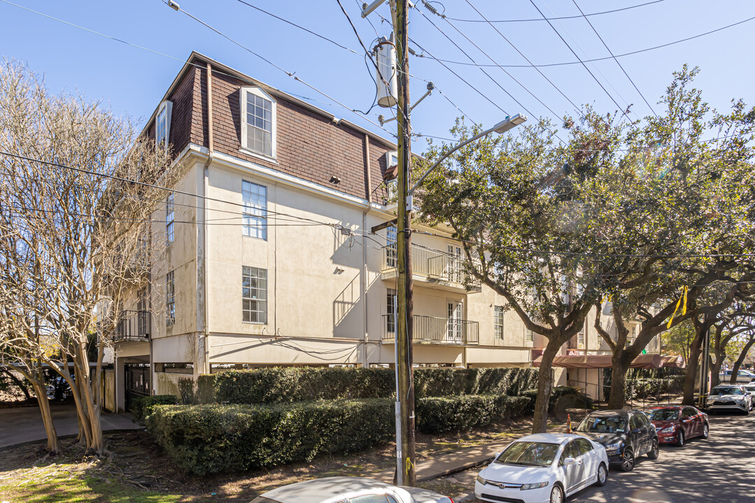 3625 St Charles Ave in New Orleans, LA - Building Photo