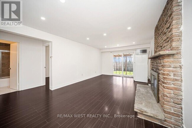 44 Fallway Rd in Brampton, ON - Building Photo - Building Photo