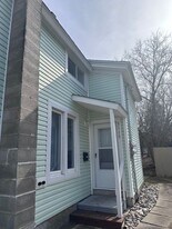 311 1/2 Madison St in Petoskey, MI - Building Photo