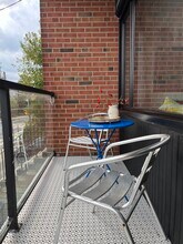 1042 Davenport Rd in Toronto, ON - Building Photo - Building Photo