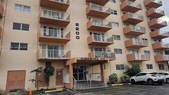 2200 E Hallandale Beach Blvd, Unit 709 in Hallandale Beach, FL - Building Photo