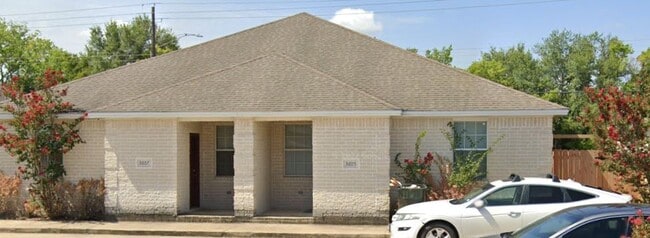 property at 3607 S Hampton Ct