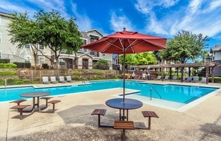 Riata Apartments in Dallas, TX - Building Photo