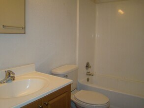 10163 S Nob Hill Cir in Tamarac, FL - Building Photo - Building Photo