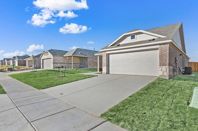 1340 Blazin Bronco Trl in Haslet, TX - Foto de edificio - Building Photo