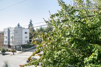 4302 7th Ave NE in Seattle, WA - Building Photo - Building Photo