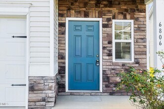 6806 Shane Dr in Raleigh, NC - Foto de edificio - Building Photo