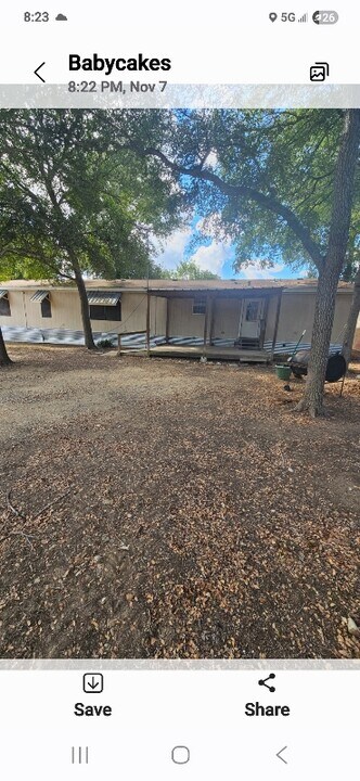 336 Co Rd 90B in Gonzales, TX - Building Photo