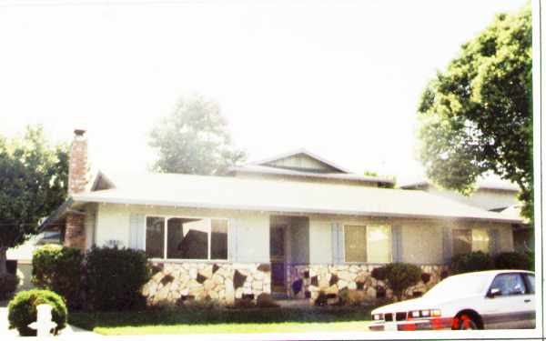 885 Burbank Drive in Santa Clara, CA - Building Photo - Building Photo