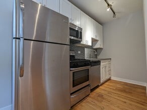 2430 N Kedzie Blvd, Unit 109 in Chicago, IL - Foto de edificio - Building Photo