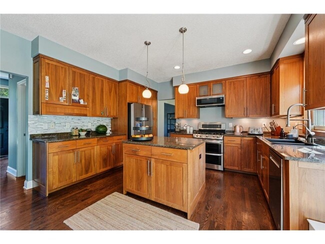14773 Langdon Pl in Eden Prairie, MN - Foto de edificio - Building Photo