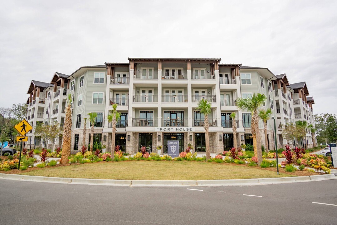 The Port House in Daniel Island, SC - Foto de edificio
