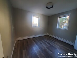 50 Evergreen St, Unit 11 in Boston, MA - Building Photo - Building Photo