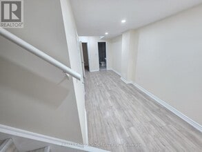 14 Schoolbridge St in Ajax, ON - Building Photo - Building Photo