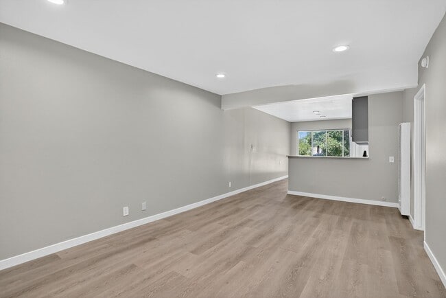 10442 Lampson Ave in Garden Grove, CA - Building Photo - Building Photo