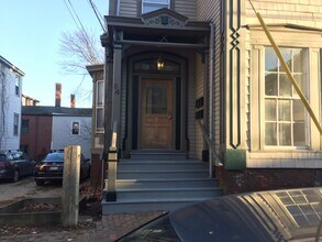 64 Gray St, Unit Unit 3 in Portland, ME - Building Photo - Building Photo