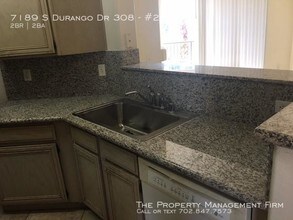 7189 S Durango Dr in Las Vegas, NV - Building Photo - Building Photo