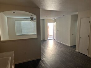 4225 Burrel Dr-Unit -4227 in Visalia, CA - Building Photo - Building Photo